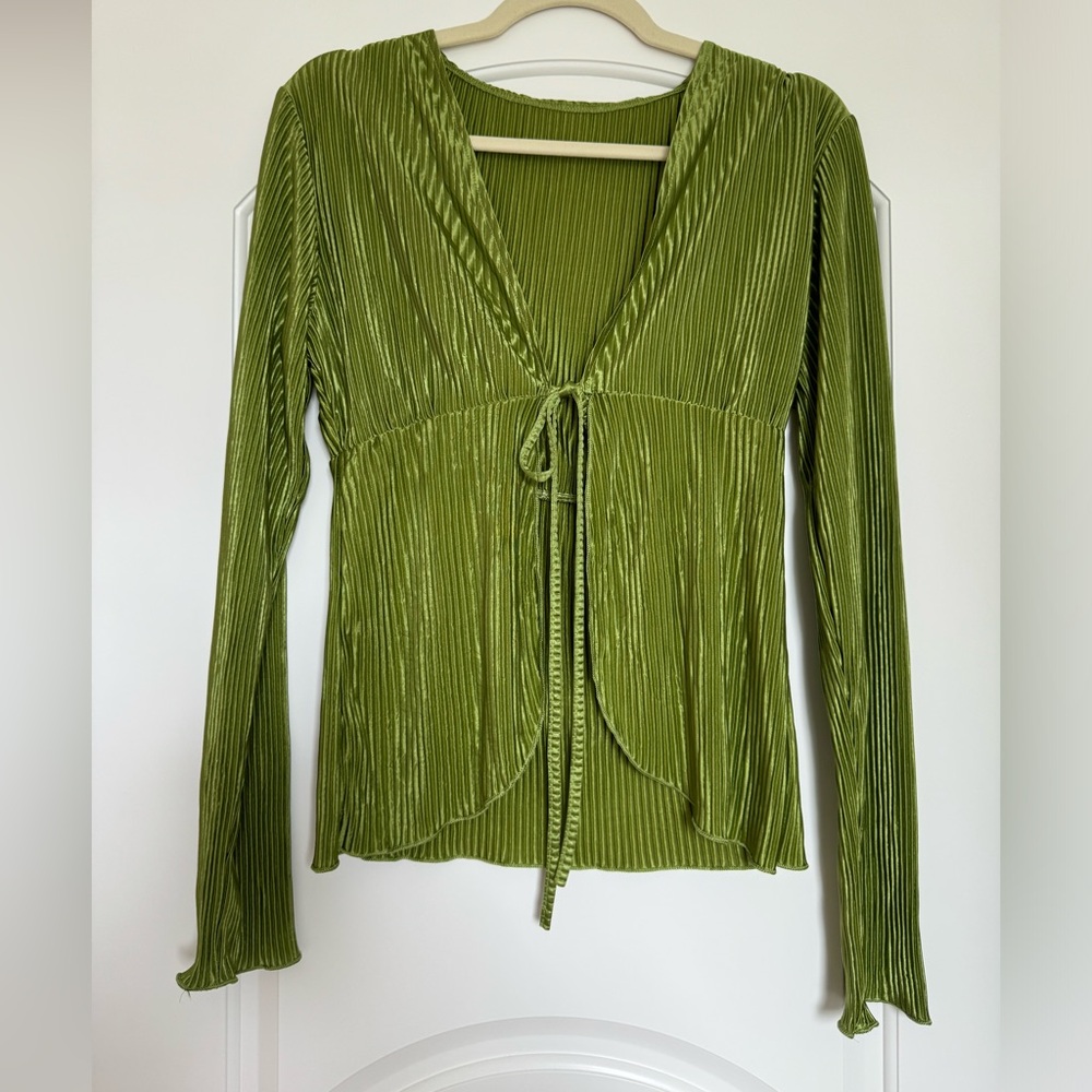 Green silk shirt & shorts set size small!